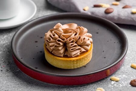 Тарталетка арахис-карамель