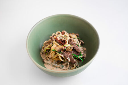 Спагетти с говядиной и грибами