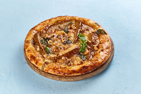 Хачапури с грушей и сыром горгонзола