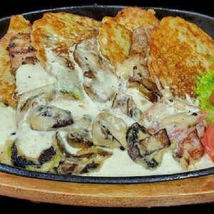 Медальоны из свинины с драниками