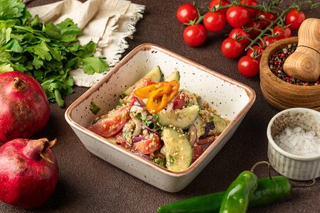 Салат по-грузински с грецкими орехами