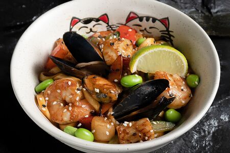 Вок с морепродуктами