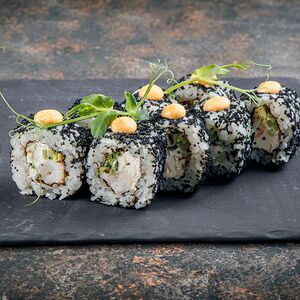 Ролл с отварной креветкой и спайси соусом