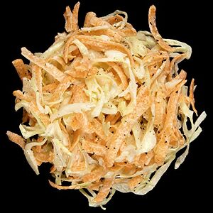 Салат из капусты и моркови с соусом (коул слоу)