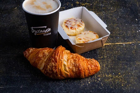 Комбо завтрак капучино 400 и сырники и круассан с заварным кремом 90г