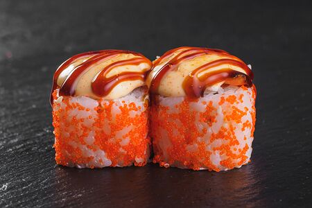 Ролл Запечённый с креветкой и спайси соусом