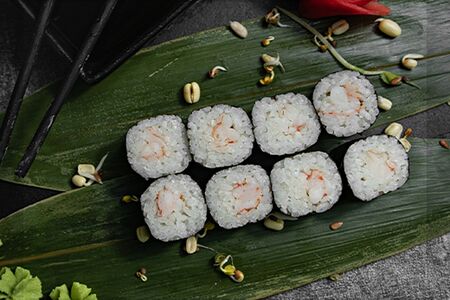 Ролл с креветкой