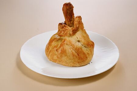 Куриная голень в песочном тесте с картофельным пюре