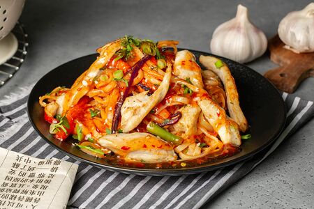 Wok-hot лапша по-китайски с Цыпленком