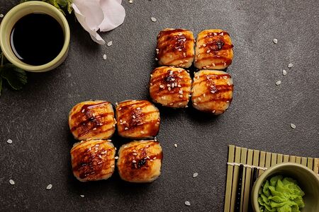 Запеченный сырный ролл с кальмаром