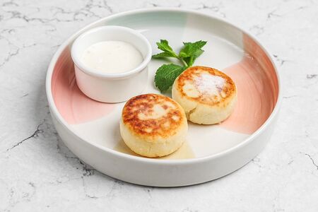 Сырники со сметаной