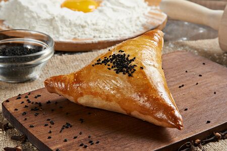 Самса слоеная с говядиной халяль