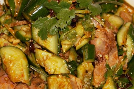 Салат из рульки с битыми огурцами