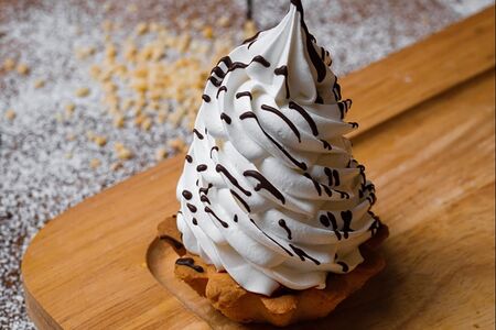 Корзиночка с белковым кремом