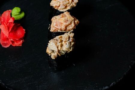 Гункан Спайси с угрем