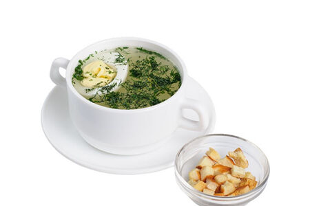 Куриный бульон с яйцом и сухариками