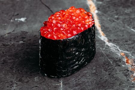 Красная икра гункан