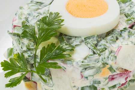 Салат из редиса и зеленого лука