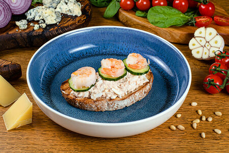 Брускетта с креветками