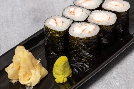 Маки с креветкой