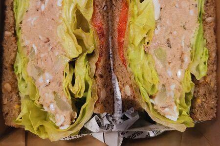 Сэндвич с пеперони и сыром