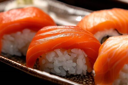 Суши с лососем