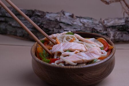 Вок с лососем