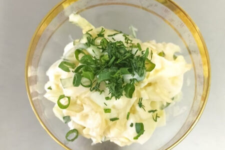 Салат с кальмарами, свежим огурцом и яйцом