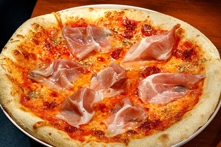 Пицца с ндуей, горгонзолой и пармой