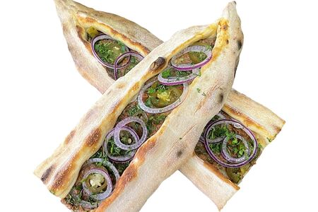 Ламаджо с луком и перцем халапеньо