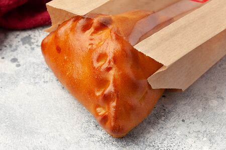 Пирожок с картошкой и грибами