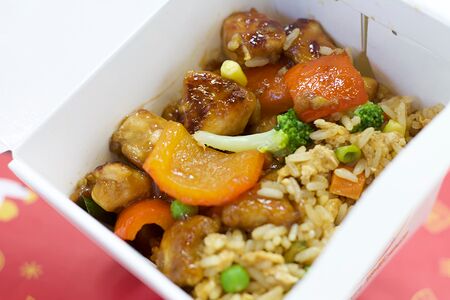 Вок с курицей в соусе терияки