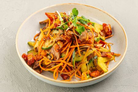 Салат из говядины с огурцом