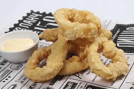 Кольца кальмаров с соусом BBQ