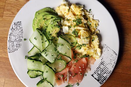 Скрэмбл с лососем