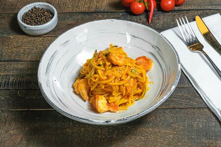 Тальолини с цукини и креветками