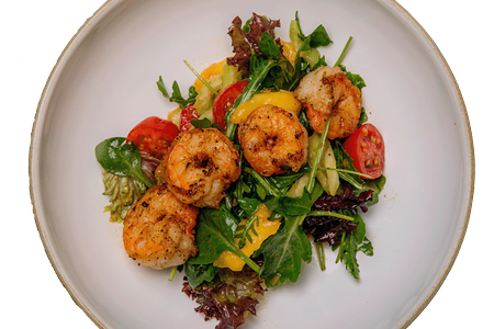 Салат с креветкой сельдереем и манго