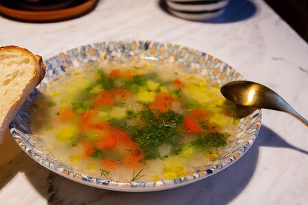 Куриный бульон с лапшой