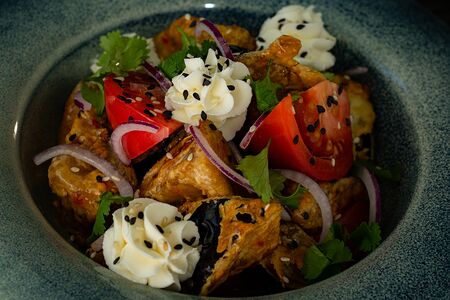 Теплый салат с баклажанами и томатами