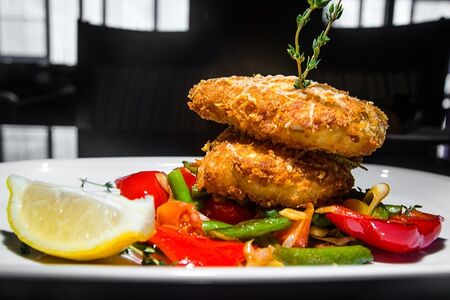 Судак в сырной корочке