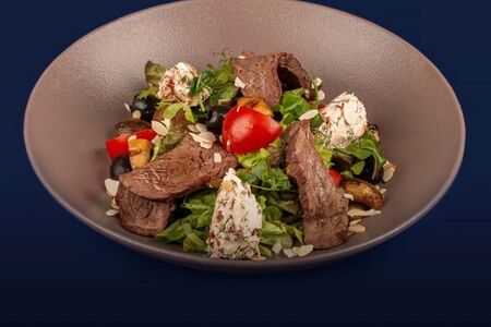 Салат с телятиной