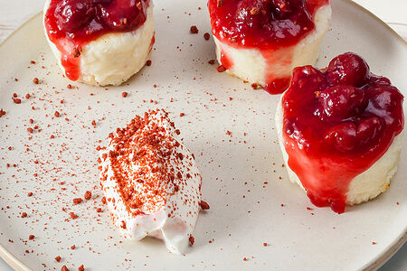 Сырники с вишневым соусом 