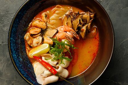 Азиатский том-рамен