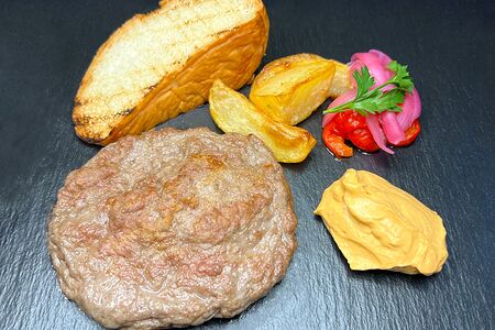 Плескавица с луком