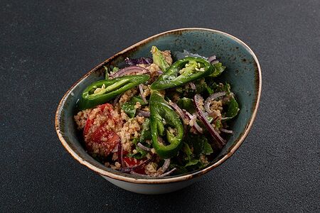 Салат овощной с орехами