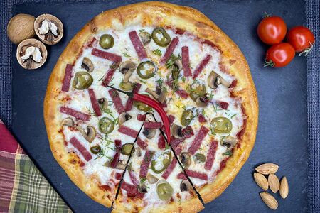 Пицца Салями