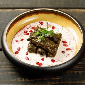 Долма с говядиной в винoградных листьях по-авлабарски