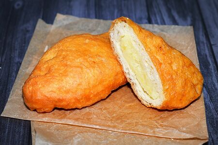 Пирожок жареный с картошкой