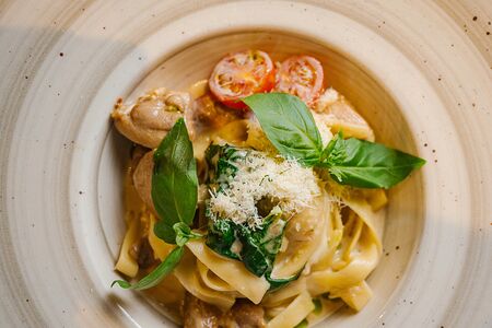 Тальятелле с курицей и шпинатом