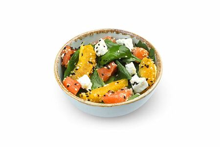 Салат с лососем и сыром фета